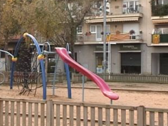El conflicte entre veïns i usuaris d'un parc infantil