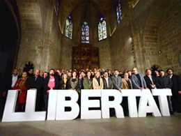 En suport dels 300 ajuntaments perseguits