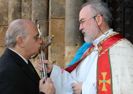 El condecorador de verges vol ser ambaixador